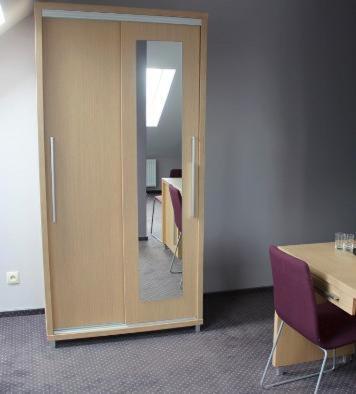 Hotel Pod Zlota Korona Opole Habitación foto